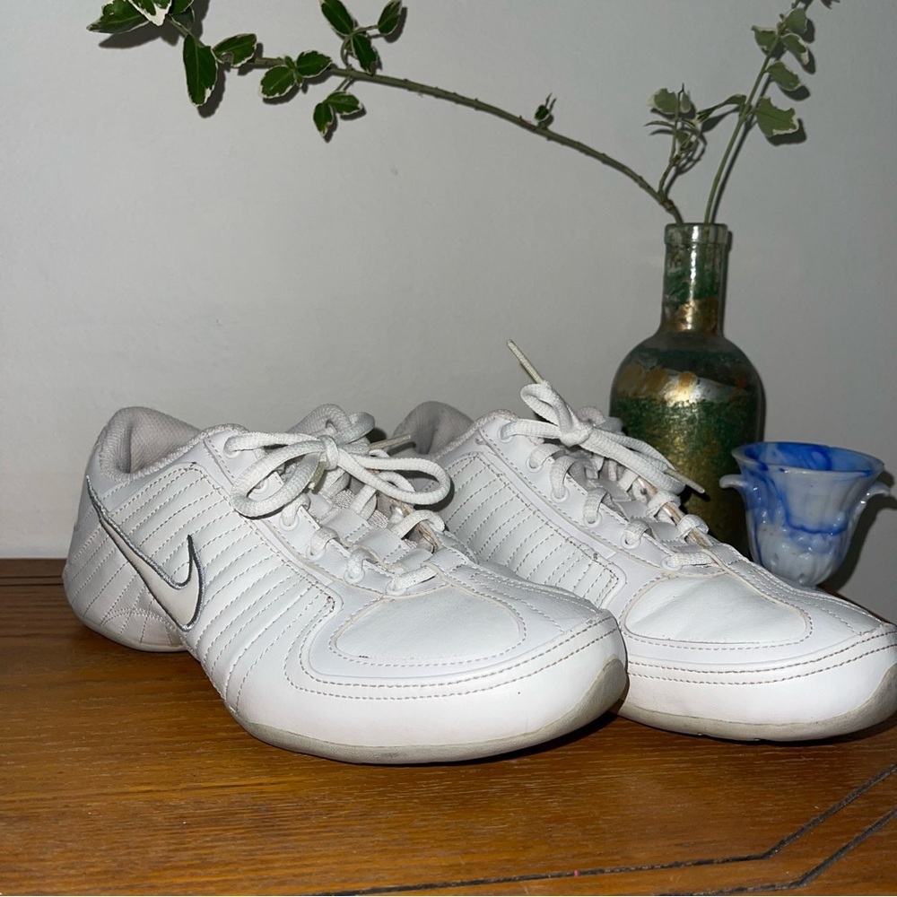 Nike Musique White Leather Training Shoes - Minimalist Aesthetic